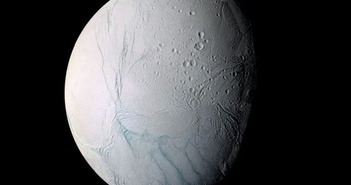Sự sống trên mặt trăng băng được định hình khi các chất liệu quan trọng hình thành sự sống được tìm thấy.