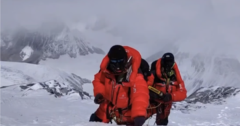 Lớp tuyết dày trên đỉnh Everest thực sự có độ sâu bao nhiêu?
