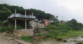 Kiểm tra các công trình bị ảnh hưởng do thiên tai tại Kon Tum Kiểm tra các công trình bị ảnh hưởng do thiên tai tại Kon Tum