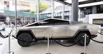 Hãng Tesla xuất xưởng chiếc xe bán tải điện đầu tiên Hãng Tesla xuất xưởng chiếc xe bán tải điện đầu tiên