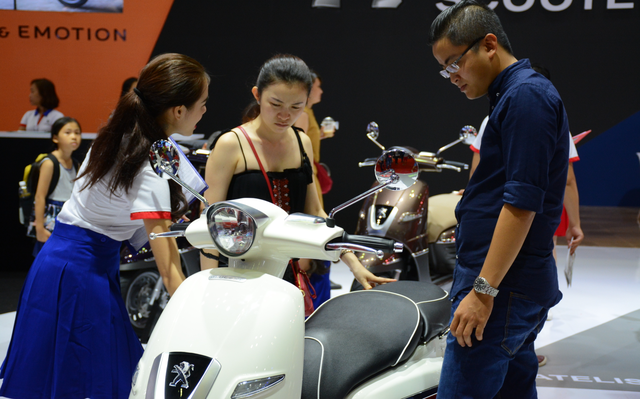 Người Việt giảm mua sắm xe máy