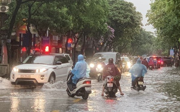 'Bo tui' nhung luu y khi lai xe oto trong dieu kien thoi tiet mua bao hinh anh 3