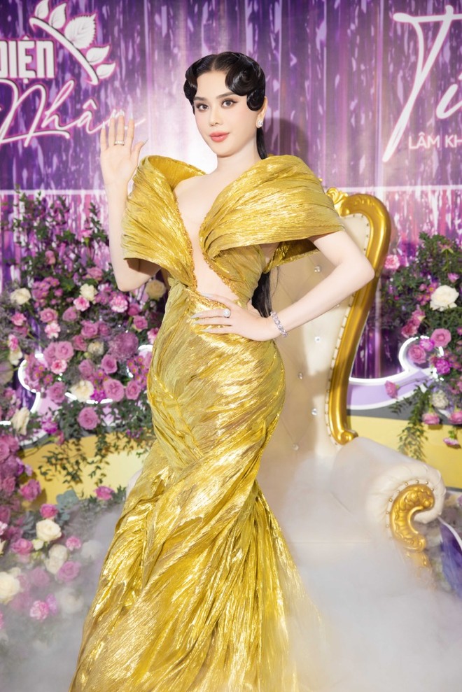 Angela Phương Trinh cùng dàn sao Việt rạng rỡ mừng Lâm Khánh Chi 
