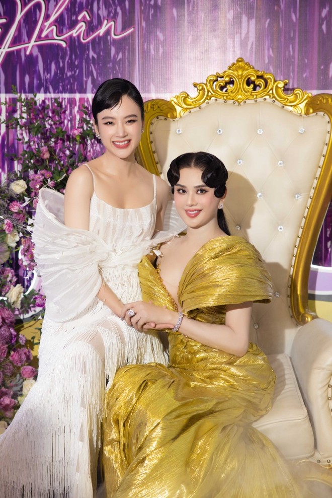 Angela Phương Trinh cùng dàn sao Việt rạng rỡ mừng Lâm Khánh Chi 