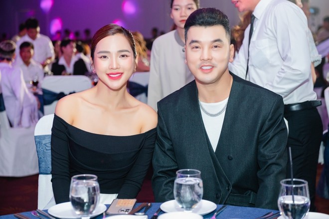 Angela Phương Trinh cùng dàn sao Việt rạng rỡ mừng Lâm Khánh Chi 