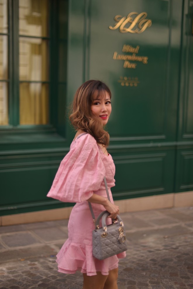 Nữ nhà văn Amanda Huỳnh “thắp sáng” đường phố Paris với phong cách hiện đại ảnh 3