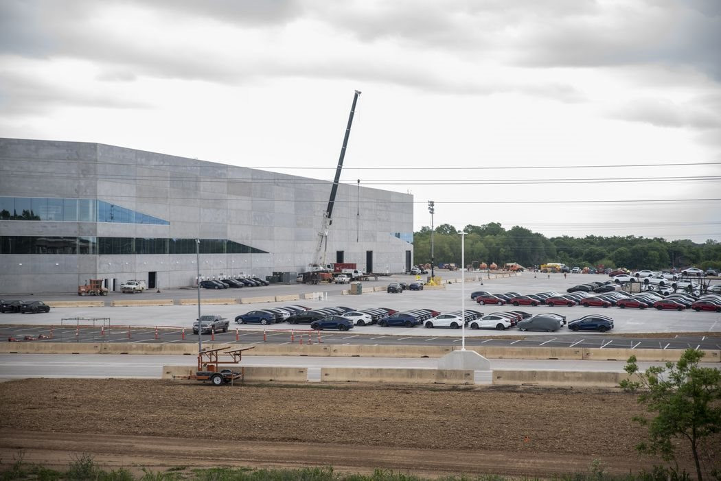 Dự án bí mật ‘42’ của Elon Musk: Lấy hàng triệu USD tiền của Tesla xây 'biệt phủ kính' cạnh trụ sở, bị HĐQT điều tra - Ảnh 3. Dự án bí mật ‘42’ của Elon Musk: Lấy hàng triệu USD tiền của Tesla xây 'biệt phủ kính' cạnh trụ sở, bị HĐQT điều tra - Ảnh 3.