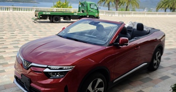 VinFast VF 8 'mui trần' xuất hiện tại Việt Nam VinFast VF 8 'mui trần' xuất hiện tại Việt Nam