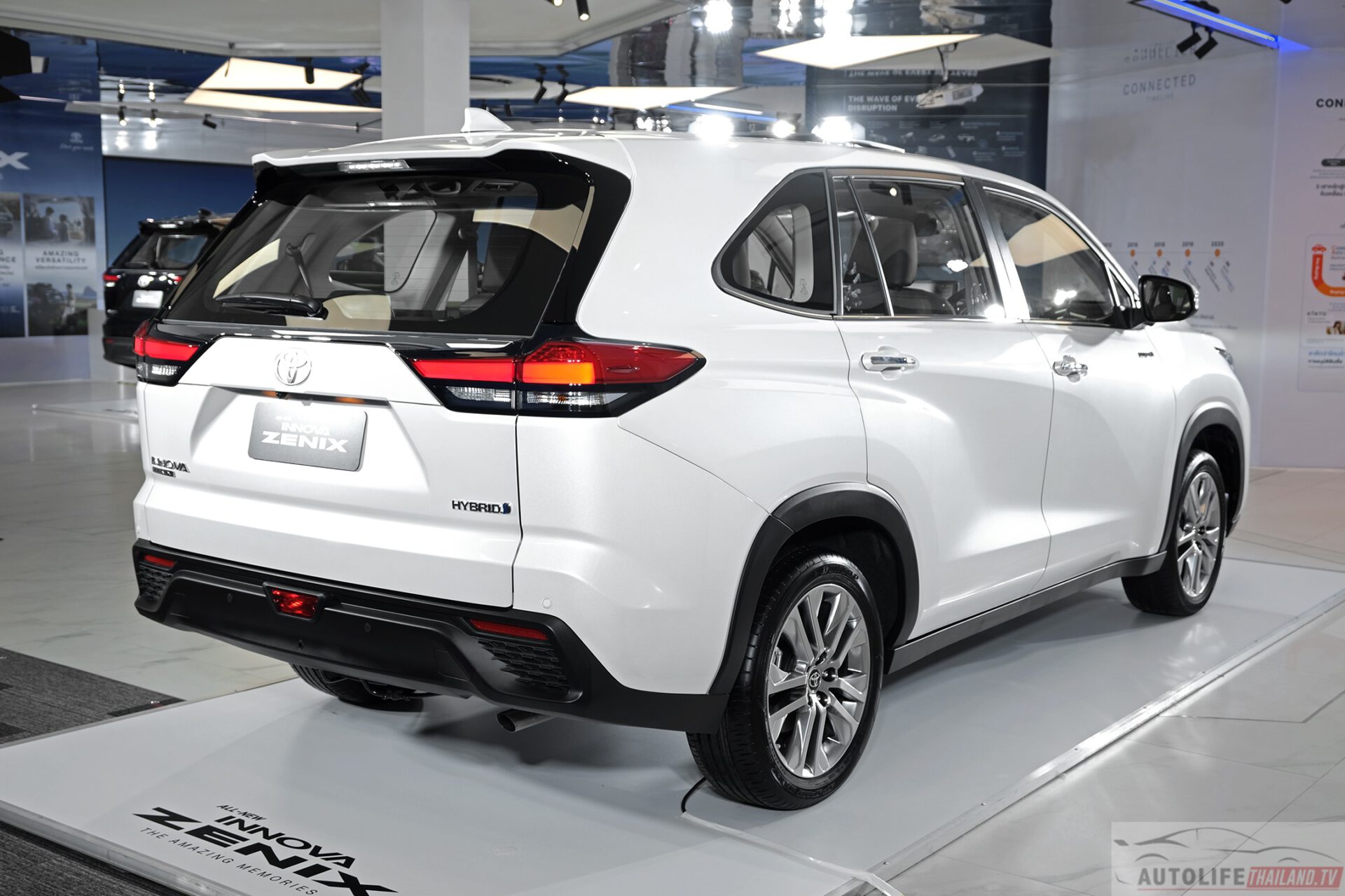 Toyota Innova đời mới chào sân tại Thái Lan, chỉ còn chờ ngày về Việt Nam - Ảnh 2. Toyota Innova đời mới chào sân tại Thái Lan, chỉ còn chờ ngày về Việt Nam - Ảnh 2.