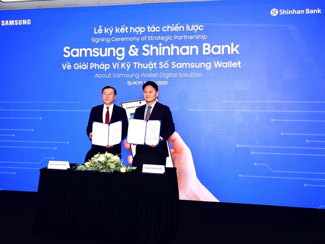 Samsung ký ghi nhớ hợp tác ngân hàng Shinhan Việt Nam