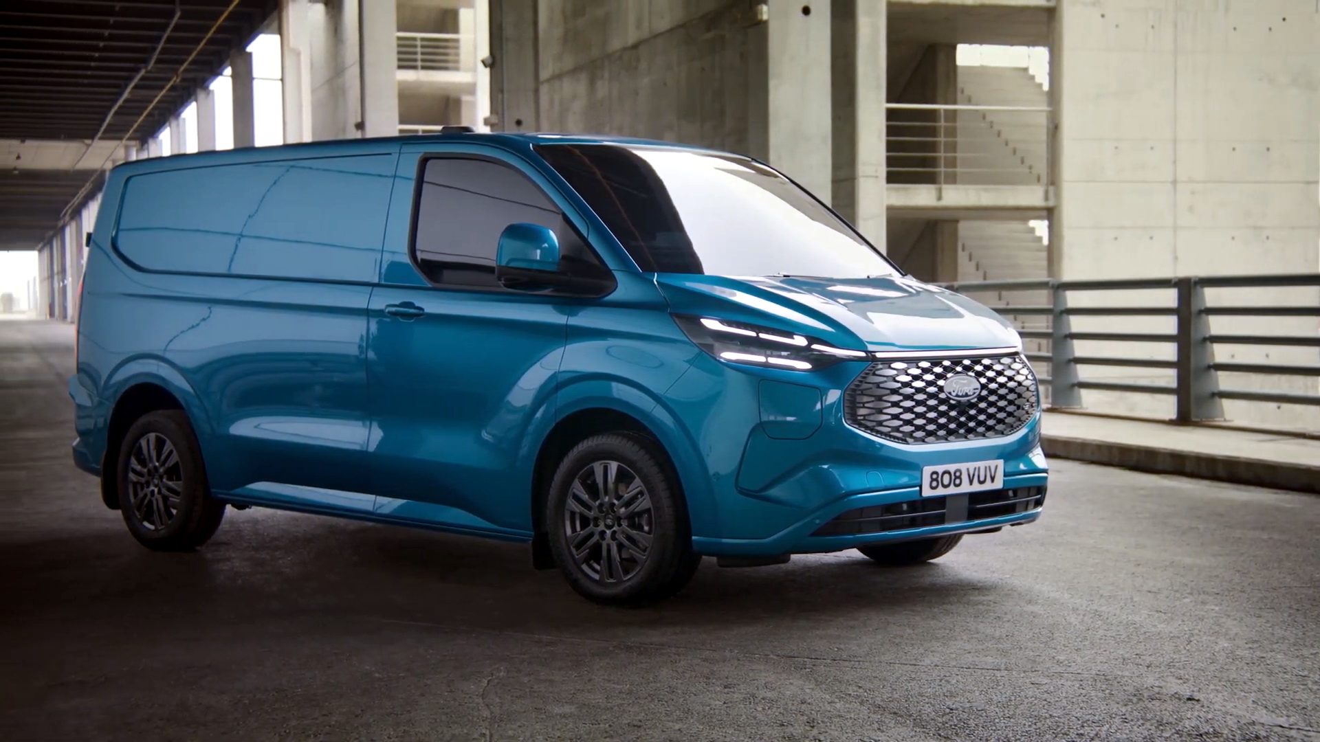 Ford Transit có thêm phiên bản động cơ điện