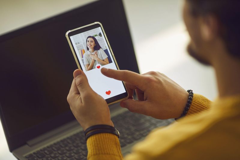 Chiêu lừa độc địa đến từ dòng tin nhắn làm quen trên Facebook: Đến chuyên gia an ninh mạng cũng sập bẫy, mất trắng 6 tỷ - Ảnh 2. Chiêu lừa độc địa đến từ dòng tin nhắn làm quen trên Facebook: Đến chuyên gia an ninh mạng cũng sập bẫy, mất trắng 6 tỷ - Ảnh 2.