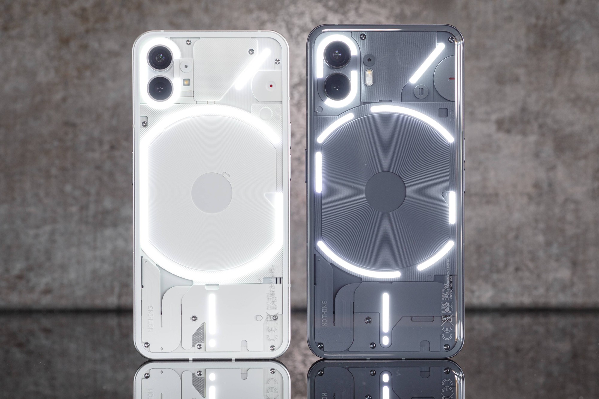 Nothing Phone (2) ra mắt: Thiết kế không đổi, nâng cấp phần cứng, giá từ 14 triệu đồng