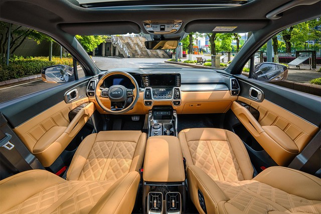 Kia Sorento 'âm thầm' bổ sung trang bị tiện nghi tại Việt Nam - Ảnh 2. Kia Sorento 'âm thầm' bổ sung trang bị tiện nghi tại Việt Nam - Ảnh 2.