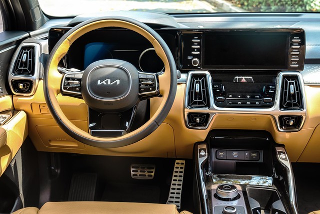 Kia Sorento 'âm thầm' bổ sung trang bị tiện nghi tại Việt Nam - Ảnh 3. Kia Sorento 'âm thầm' bổ sung trang bị tiện nghi tại Việt Nam - Ảnh 3.