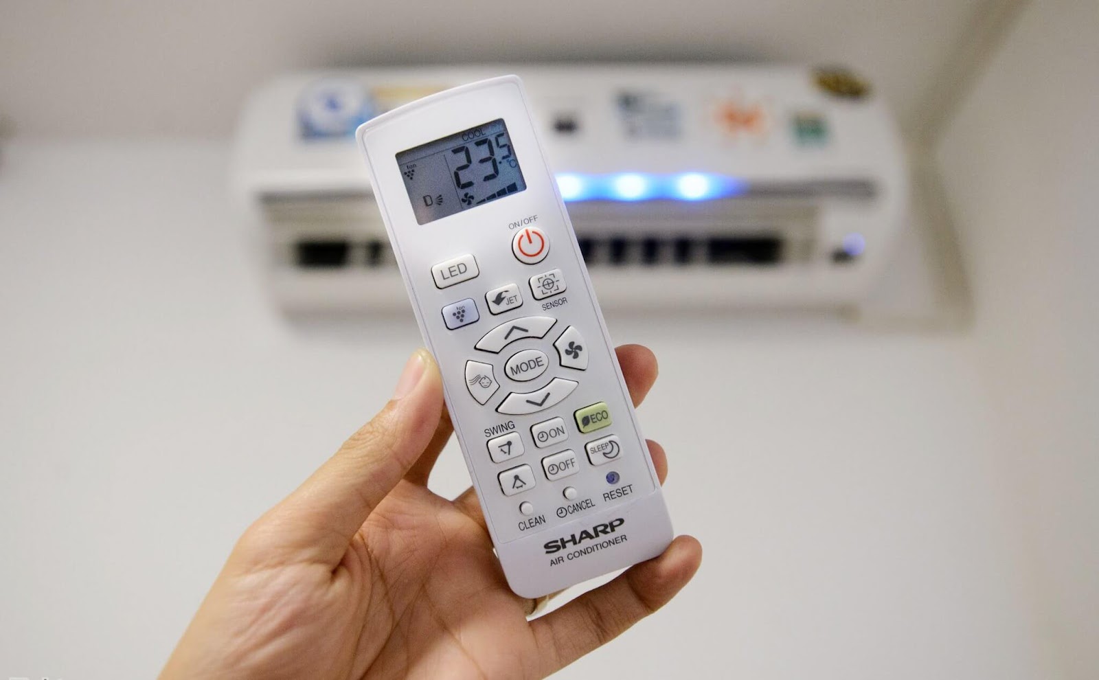 Đừng sốc khi thấy tiền điện đầu hè gấp đôi, gấp ba nếu cứ dùng điều hòa như thế này - Ảnh 2. Đừng sốc khi thấy tiền điện đầu hè gấp đôi, gấp ba nếu cứ dùng điều hòa như thế này - Ảnh 2.
