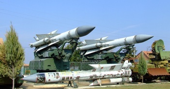 Bất ngờ khi Ukraine biến tên lửa phòng không S-200 thành tên lửa đạn đạo Bất ngờ khi Ukraine biến tên lửa phòng không S-200 thành tên lửa đạn đạo