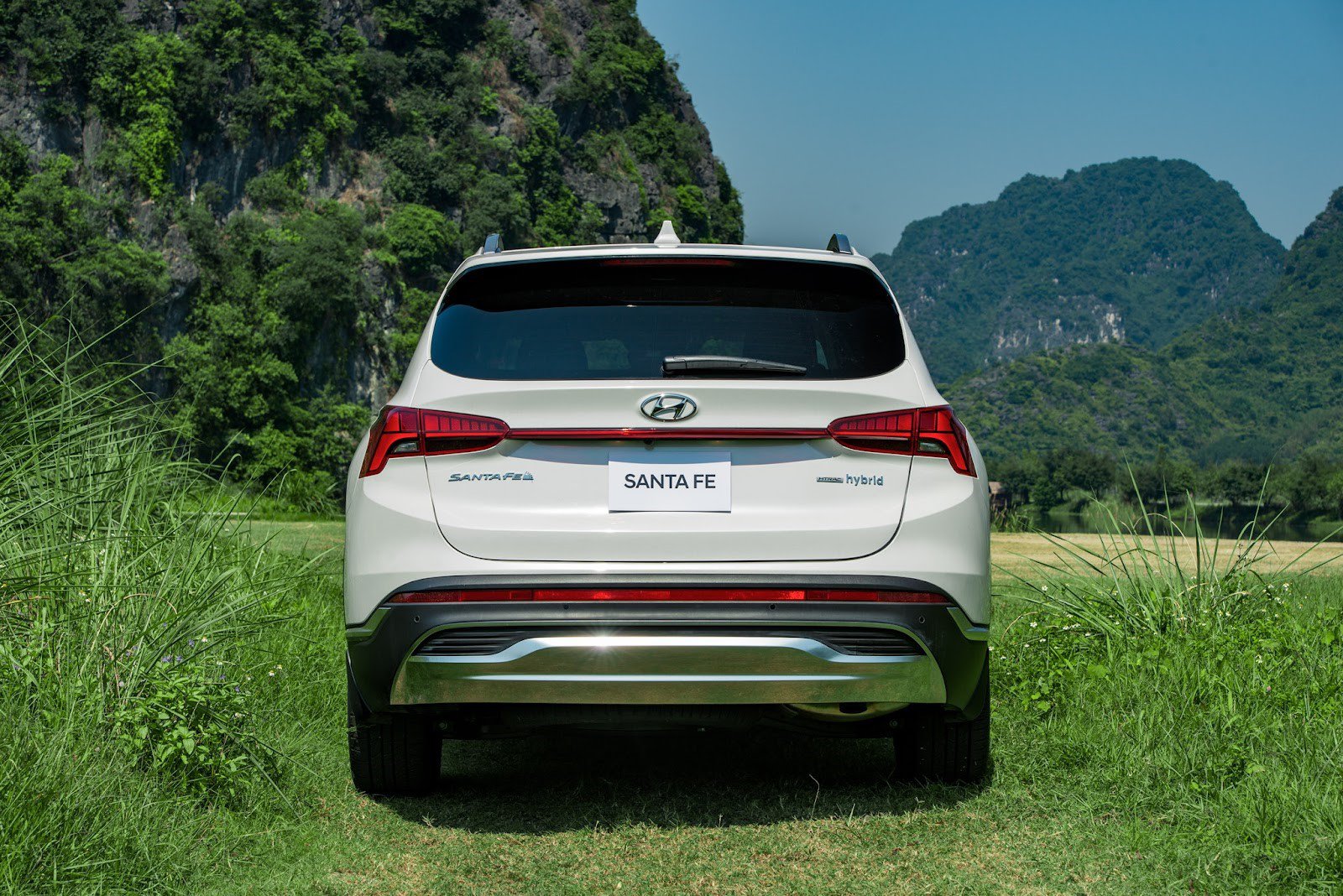 Phiên bản Hybrid mới ra mắt của Santa Fe có gì đáng chú ý? - 1