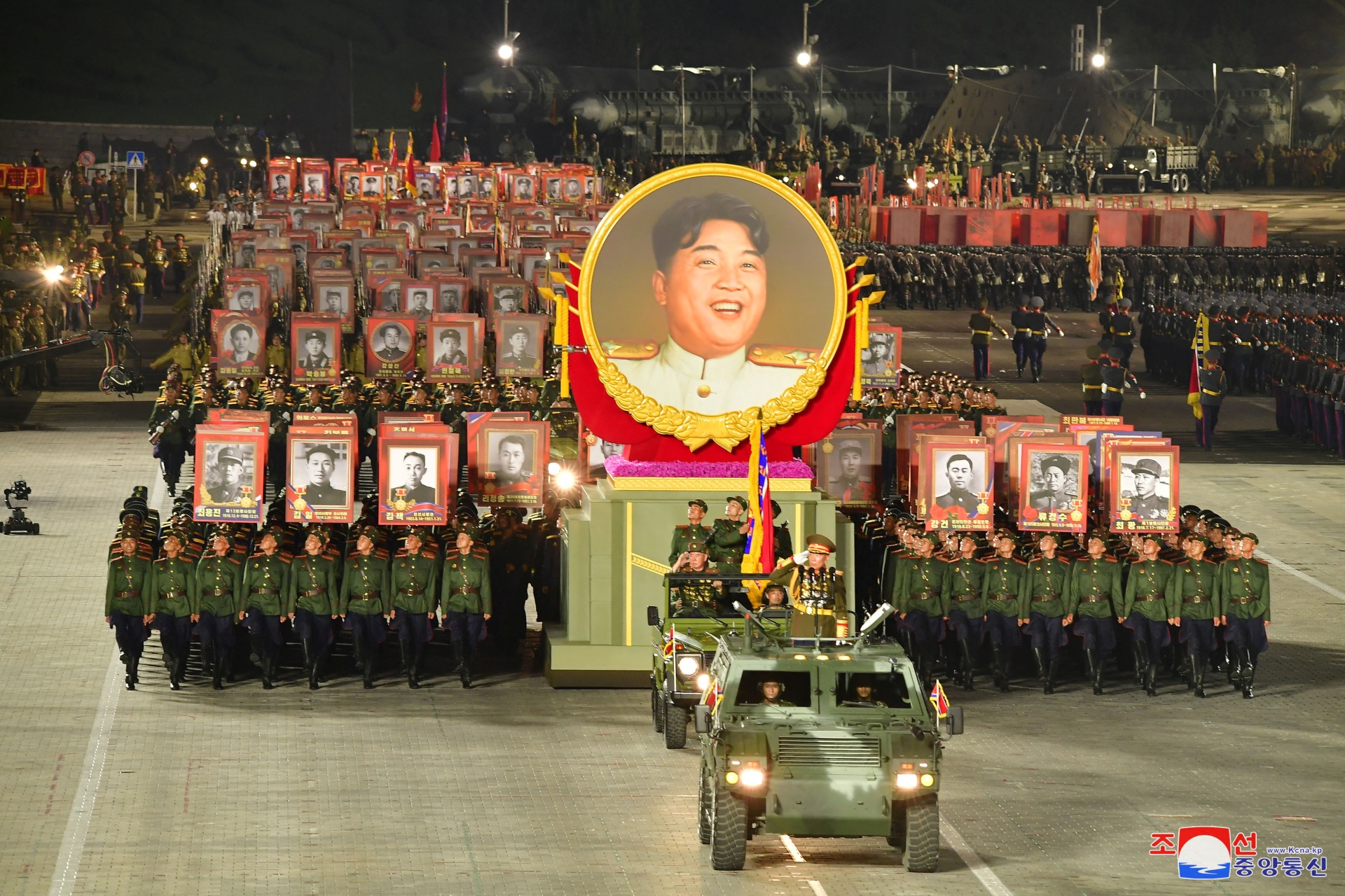 Triều Tiên ra mắt nhiều vũ khí hiện đại trong lễ duyệt binh - 3
