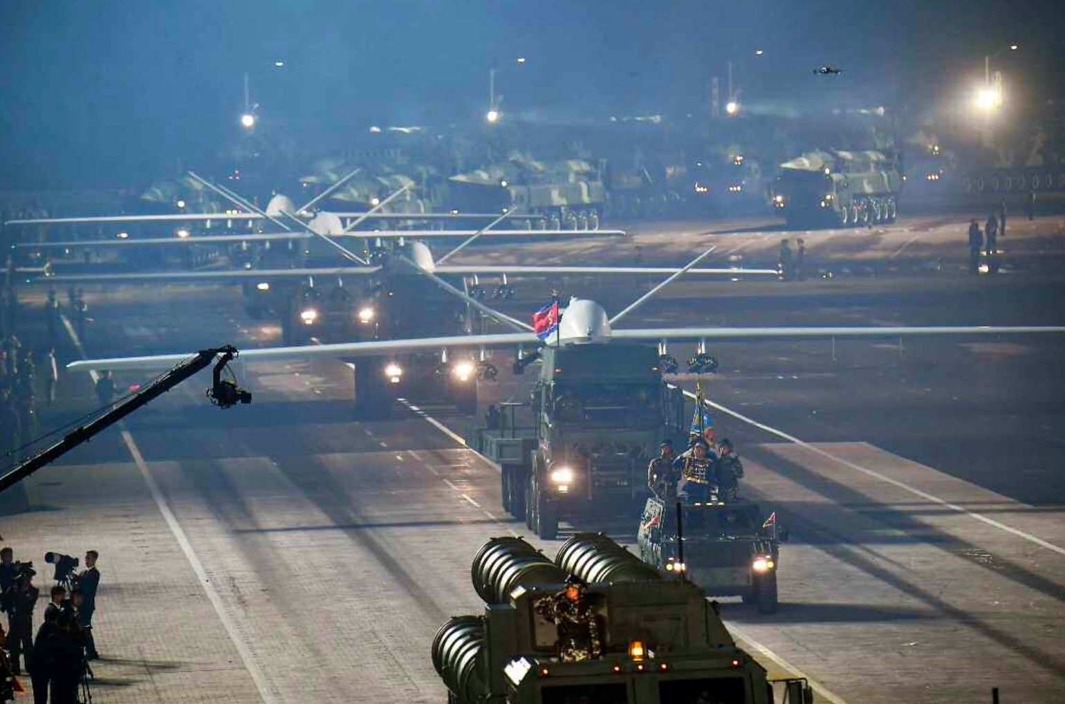 Triều Tiên ra mắt nhiều vũ khí hiện đại trong lễ duyệt binh - 6