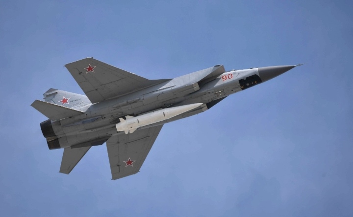 Nga dùng tên lửa Kinzhal tấn công căn cứ Su-24 của Ukraine