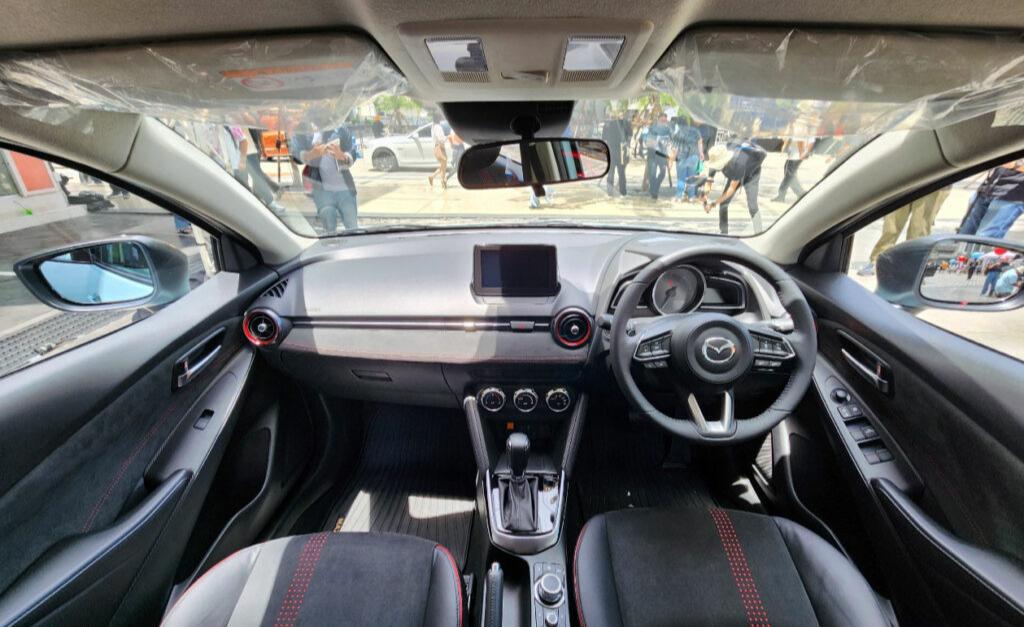 Không có nhiều thay đổi đột phá, Mazda2 mới vẫn hút khách - Ảnh 3.