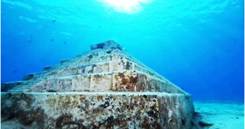 Thợ lặn vô tình phát hiện kim tự tháp gây tranh cãi dưới đáy biển Nhật Bản