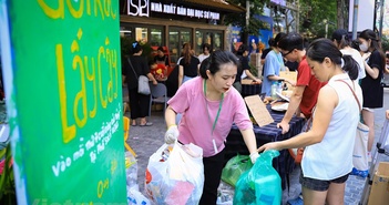 Hoạt động ‘Đổi rác lấy cây’ lan tỏa thông điệp bảo vệ môi trường Hoạt động ‘Đổi rác lấy cây’ lan tỏa thông điệp bảo vệ môi trường