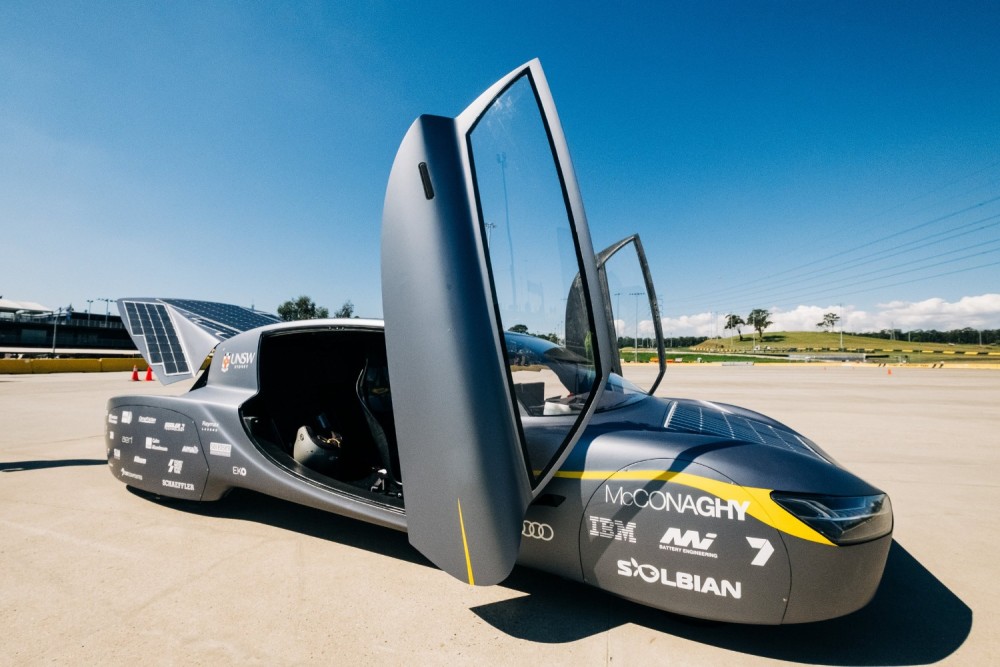 Sunswift 7: Xe điện chạy bằng năng lượng mặt trời phá kỷ lục thế giới về tốc độ