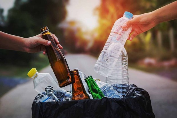 Mỹ: Kiếm được hàng triệu USD nhờ gian lận tái chế rác thải