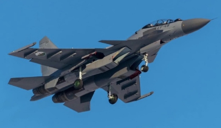 Tiêm kích hạng nặng Su-30MKA của Không quân Algeria.