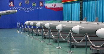 Iran công bố các tàu mới trang bị tên lửa có tầm bắn 600 km Iran công bố các tàu mới trang bị tên lửa có tầm bắn 600 km