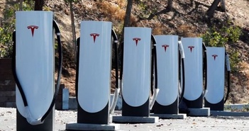 7 hãng lớn thành lập mạng lưới sạc ô tô điện, thách thức Tesla