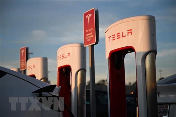 Mỹ: 7 nhà sản xuất ôtô ra mắt mạng lưới sạc EV nhằm thách thức Tesla