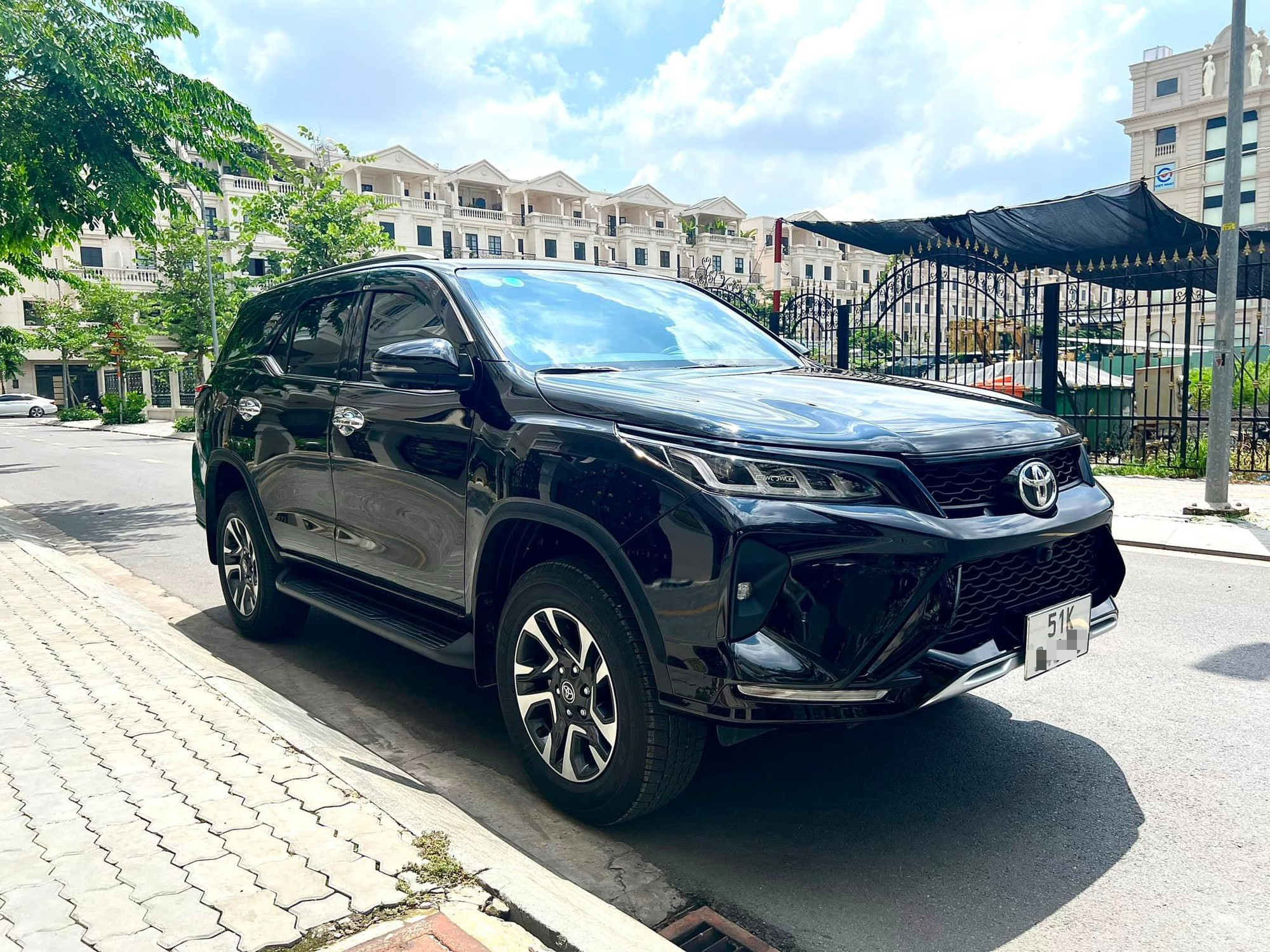 Toyota Fortuner Legender 'mất giá' hơn 350 triệu đồng sau 1 năm sử dụng - Ảnh 4. Toyota Fortuner Legender 'mất giá' hơn 350 triệu đồng sau 1 năm sử dụng - Ảnh 4.