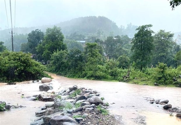 Lào Cai: Nỗ lực tìm kiếm bé trai trượt chân ngã xuống suối mất tích