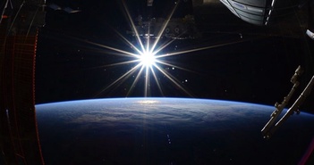 Các phi hành gia trên trạm vũ trụ có thể chứng kiến ​​Mặt Trời mọc và lặn bao nhiêu lần mỗi ngày?