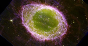 NASA cung cấp hình ảnh chưa từng thấy về 'Tinh vân chiếc nhẫn' NASA cung cấp hình ảnh chưa từng thấy về 'Tinh vân chiếc nhẫn'