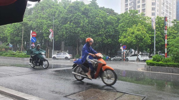 Trong 3 giờ tới, nội thành Hà Nội và các vùng lân cận tiếp tục có mưa