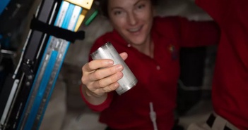 NASA tái chế thành công nước tiểu và mồ hôi của phi hành đoàn trên trạm vũ trụ ISS, hiệu quả đạt 98% NASA tái chế thành công nước tiểu và mồ hôi của phi hành đoàn trên trạm vũ trụ ISS, hiệu quả đạt 98%