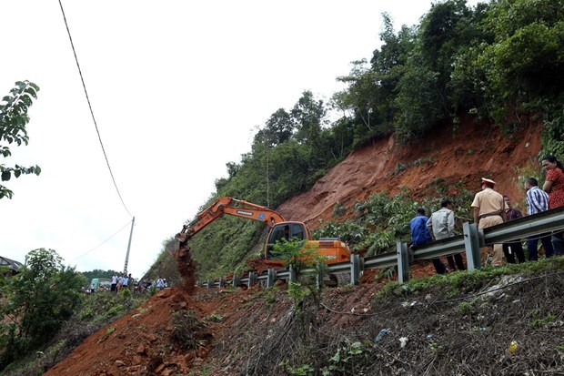 Mùa mưa bão mới bắt đầu, người dân cần nâng cao cảnh giác sạt lở đất