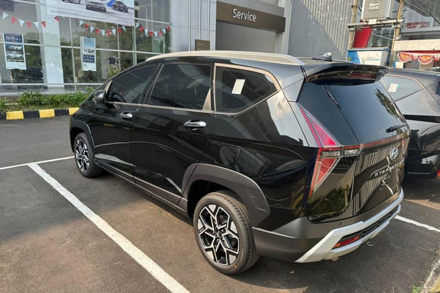 Hyundai Stargazer X lộ diện tại đại lý: Nhiều điểm mới lạ, 4 phanh đĩa, đối đầu Xpander Cross - Ảnh 2. Hyundai Stargazer X lộ diện tại đại lý: Nhiều điểm mới lạ, 4 phanh đĩa, đối đầu Xpander Cross - Ảnh 2.
