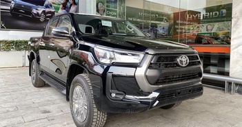 Toyota Hilux 2023 giá 852 triệu đồng tại Việt Nam trang bị gì?