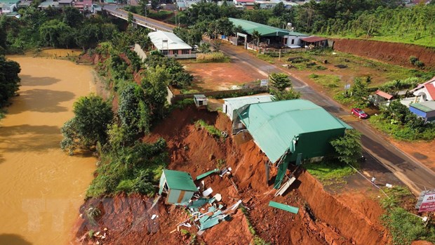 Sạt lở nghiêm trọng dọc đường tránh đô thị Gia Nghĩa ở Đắk Nông