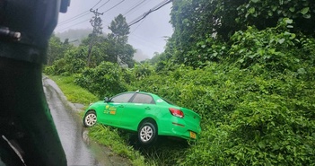 Từ vụ chiếc taxi bị trượt ở đèo Chuối, làm gì để lái xe an toàn vào mùa mưa?