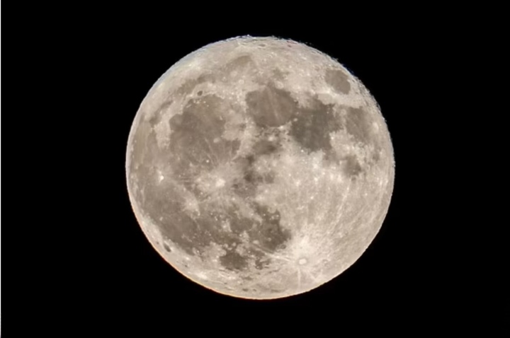 Hy hữu hai siêu trăng cùng xuất hiện trong tháng 8