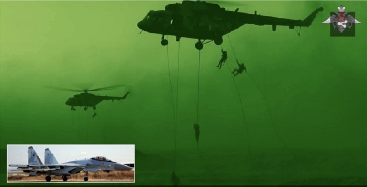 Lực lượng đặc biệt đổ bộ bằng thang dây từ trực thăng trong cuộc tập trận.