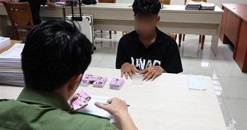 Bộ Công an cảnh báo thủ đoạn lừa đảo mới: Phát tờ rơi có hình nhạy cảm gắn mã độc Bộ Công an cảnh báo thủ đoạn lừa đảo mới: Phát tờ rơi có hình nhạy cảm gắn mã độc