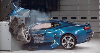 Tai nạn xe hơi ở tốc độ 200 km/h khủng khiếp như thế nào? Tai nạn xe hơi ở tốc độ 200 km/h khủng khiếp như thế nào?