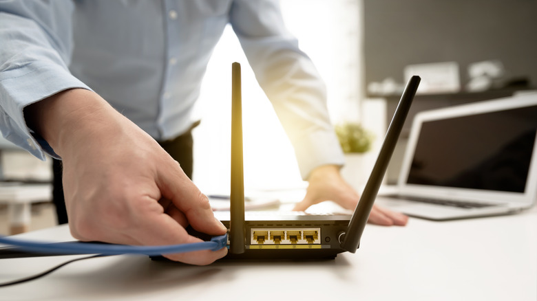 Bạn có biết 5 thủ thuật này sẽ giúp "kích" sóng Wifi? - Ảnh 2. Bạn có biết 5 thủ thuật này sẽ giúp "kích" sóng Wifi? - Ảnh 2.